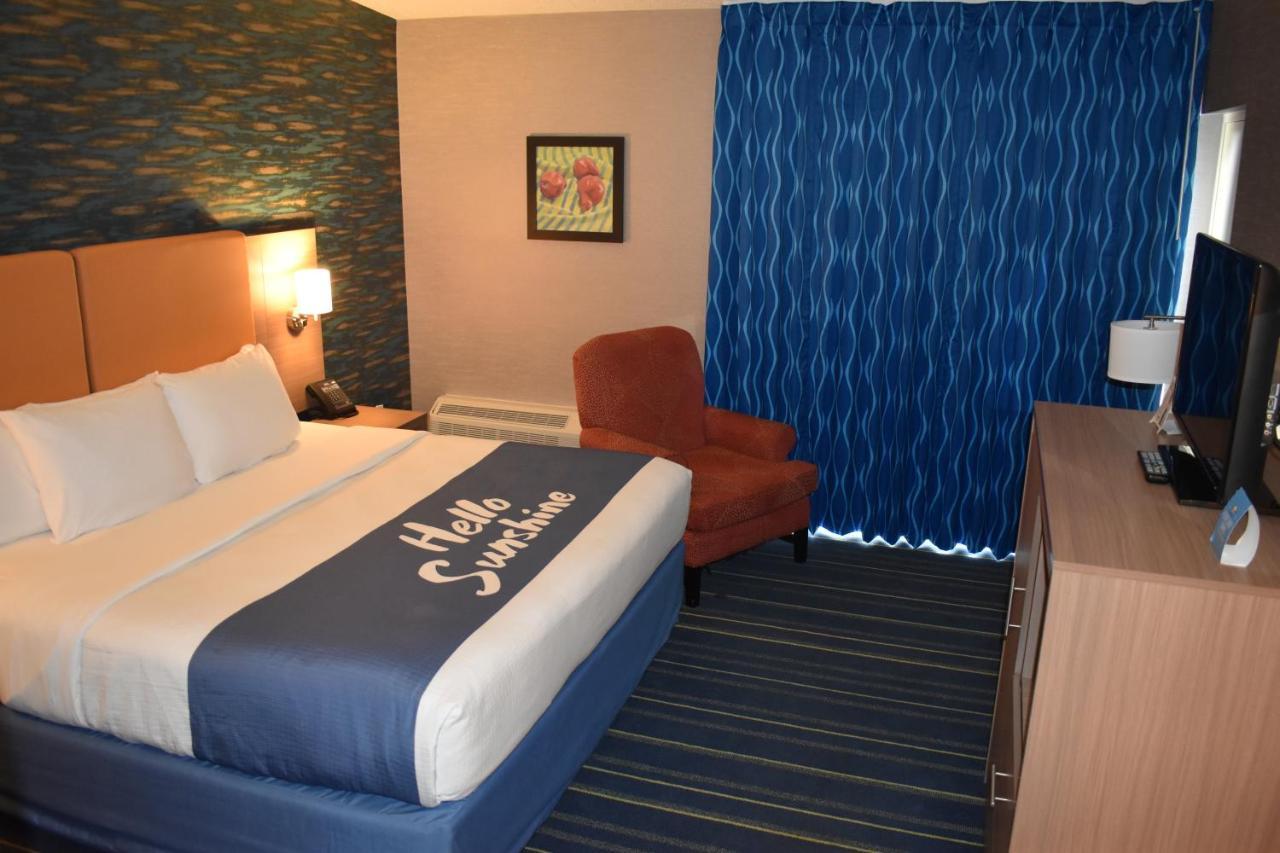 Days Inn By Wyndham Wayne Exterior photo